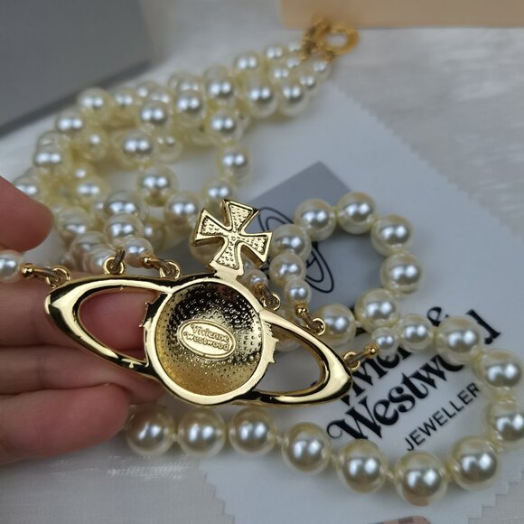 Vivienne Westwood Three Row Pearl Gold Bas Relief Choker Necklace - Picture 5 of 8